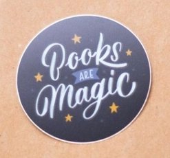 Samolepka Printintin &#039;Books are magic&#039; - prmr 6cm