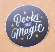 Samolepka Printintin &#039;Books are magic&#039; - průměr 6cm
